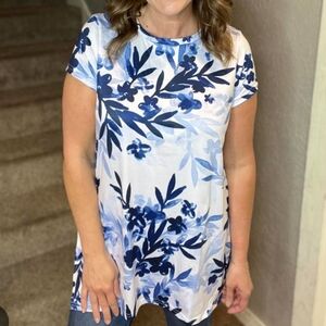 Lularoe Leslie Side Slit Tunic T Small Blue Floral